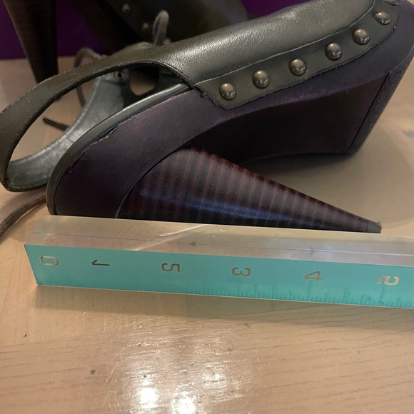 Fergie Heels - Picture 7 of 9